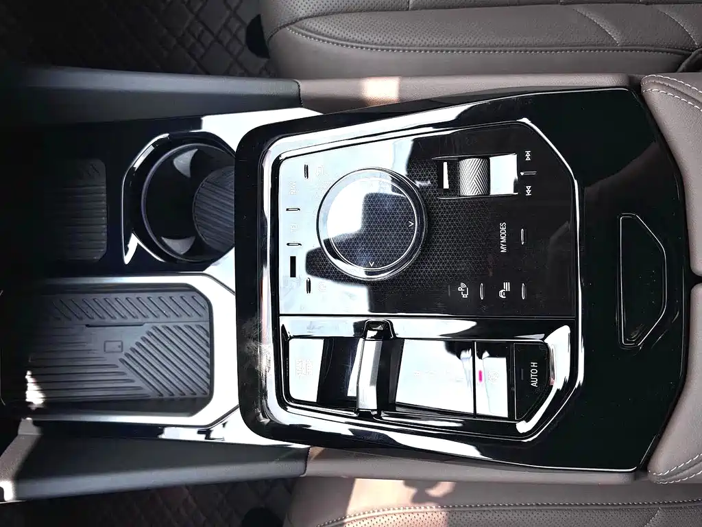BMW 5 Series — миниатюра 11