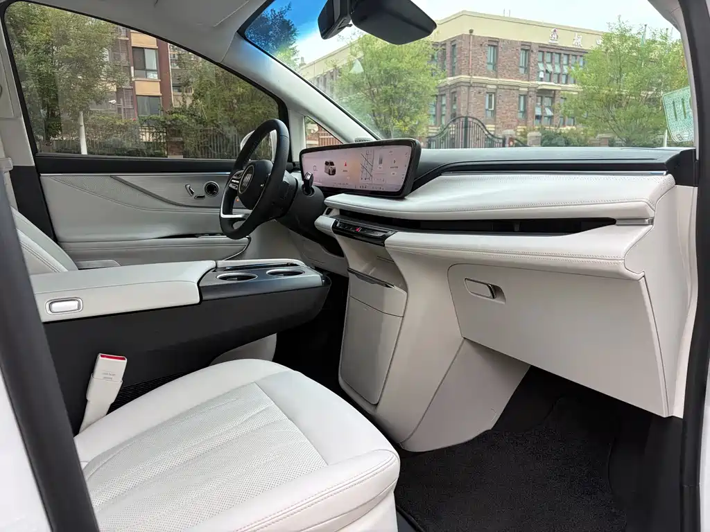 Buick GL8 Hybrid — миниатюра 32
