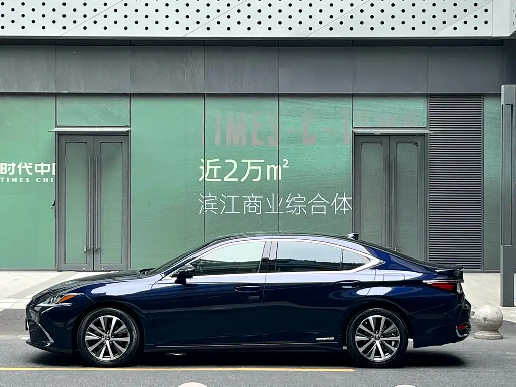 Lexus ES 2018 300h V
