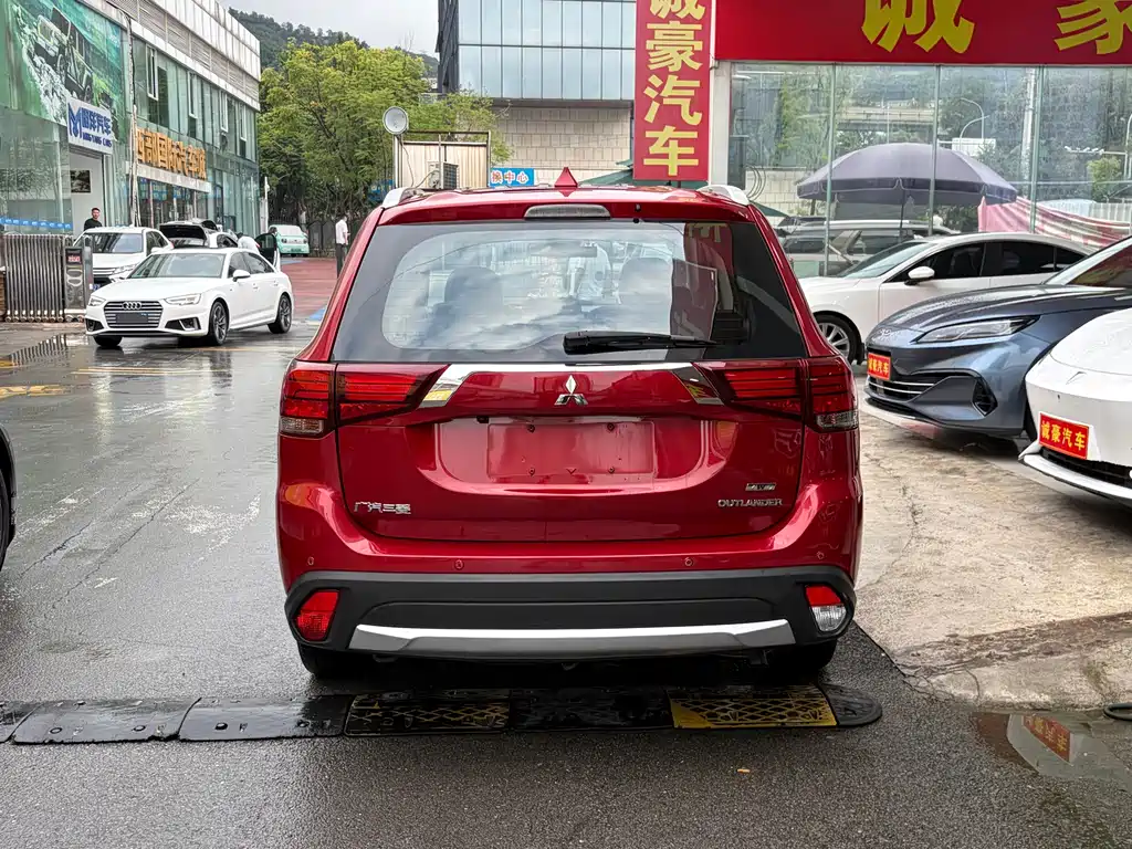 Mitsubishi Outlander — миниатюра 8