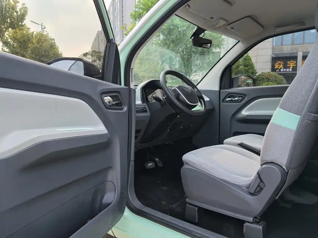 Wuling MINIEV — миниатюра 10