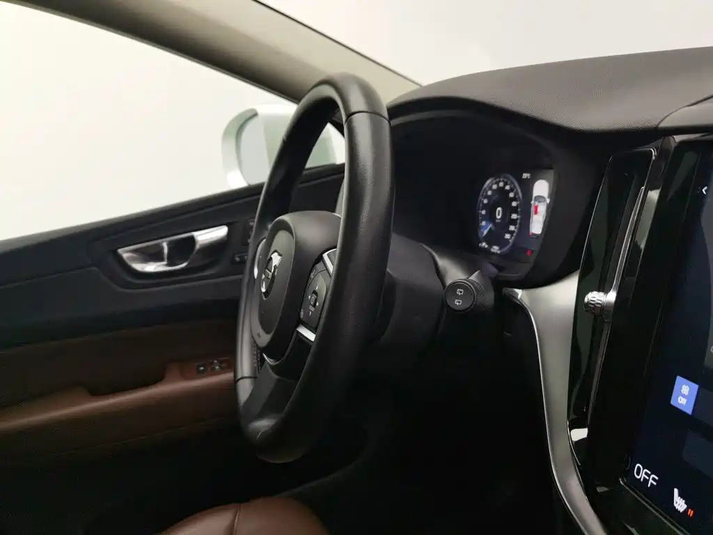 Volvo XC60 — миниатюра 22