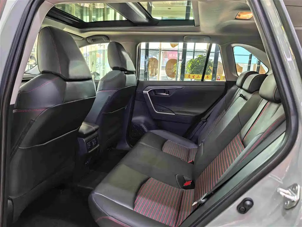 Toyota RAV4 Prime — миниатюра 18