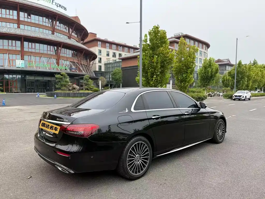 Mercedes-Benz E-Class — миниатюра 8