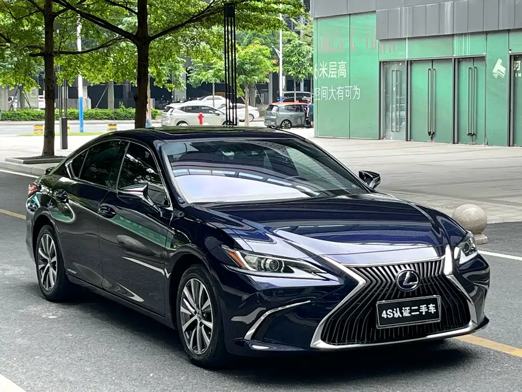 Lexus ES 2018 300h V