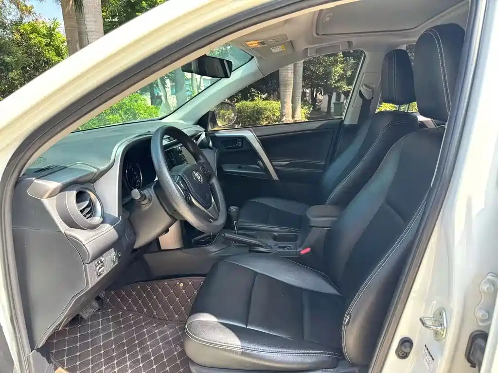 Toyota RAV4 — миниатюра 5