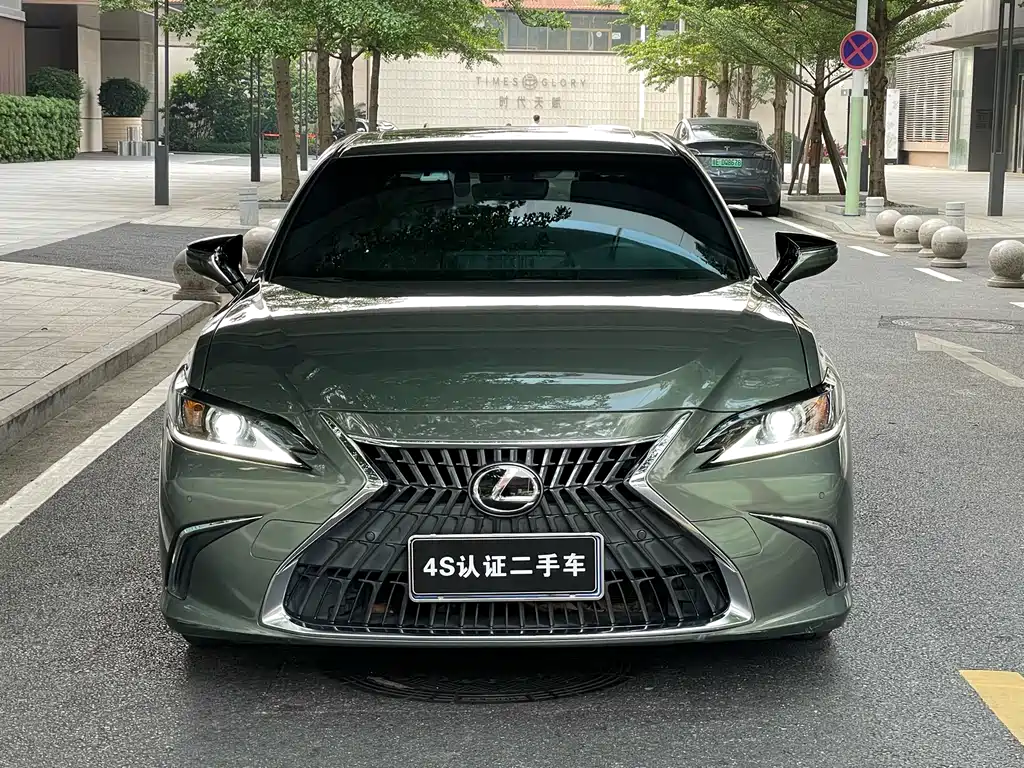 Lexus ES 2022 260