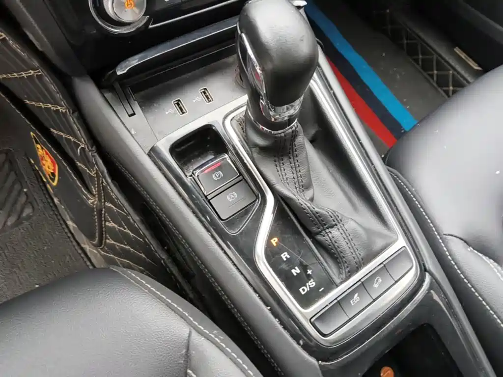 Roewe RX3 — миниатюра 14
