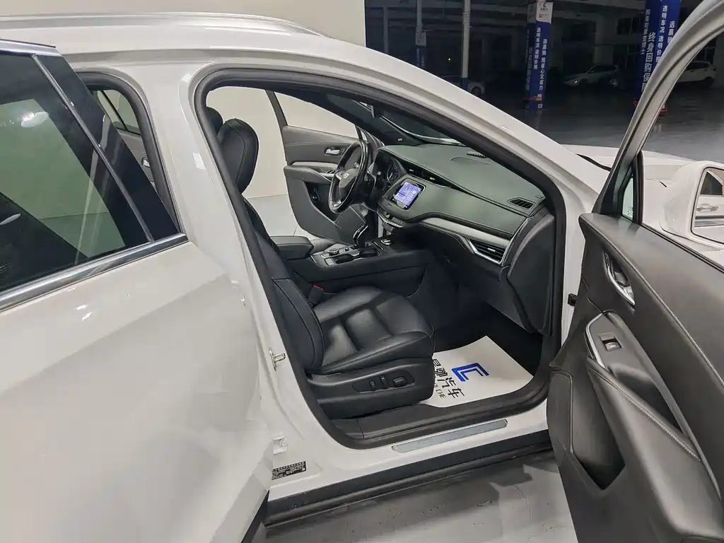 Cadillac XT4 — миниатюра 11
