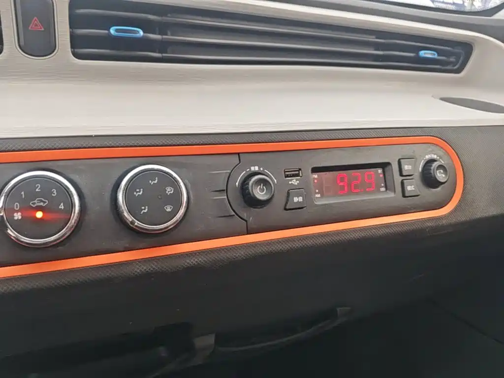 Wuling MINIEV — миниатюра 13
