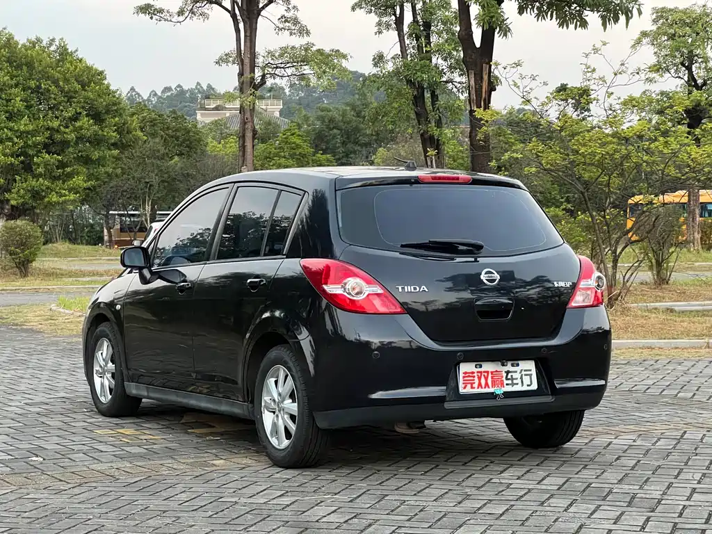 Nissan Tiida — миниатюра 7