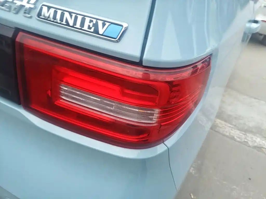 Wuling MINIEV — миниатюра 8