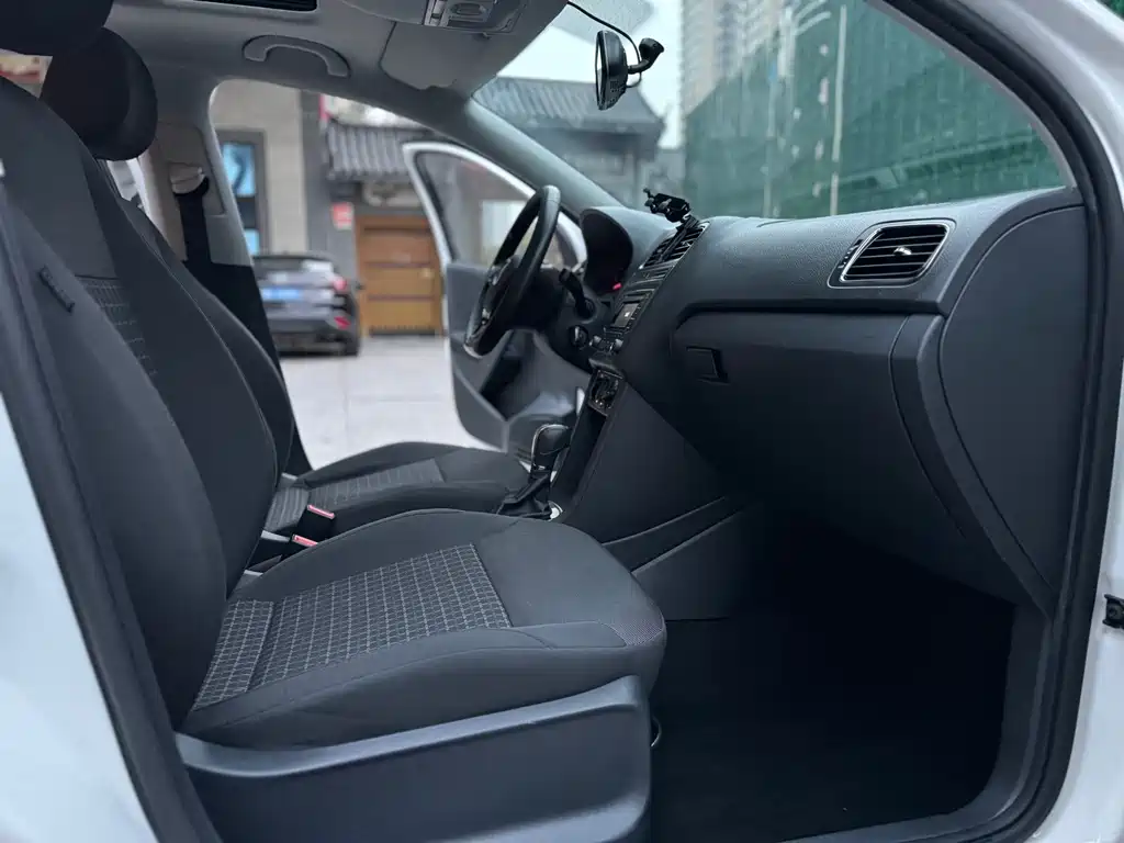Volkswagen Polo — миниатюра 6