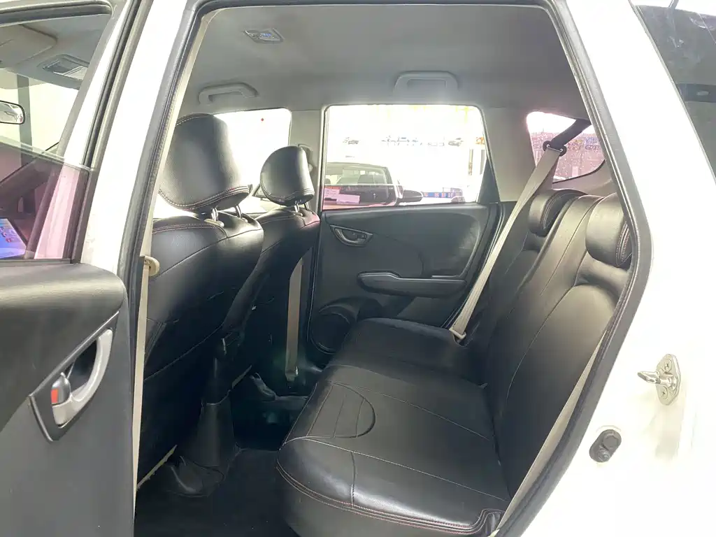 Honda Fit — миниатюра 6