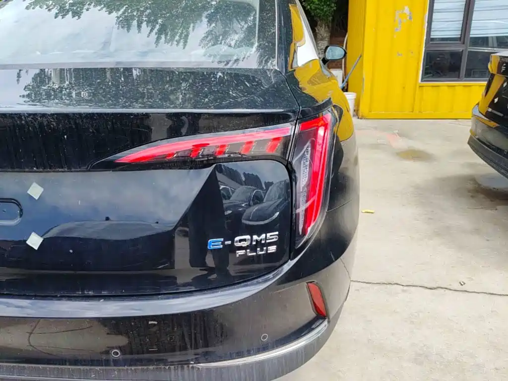 Hongqi E-QM5 2025 610km PLUS