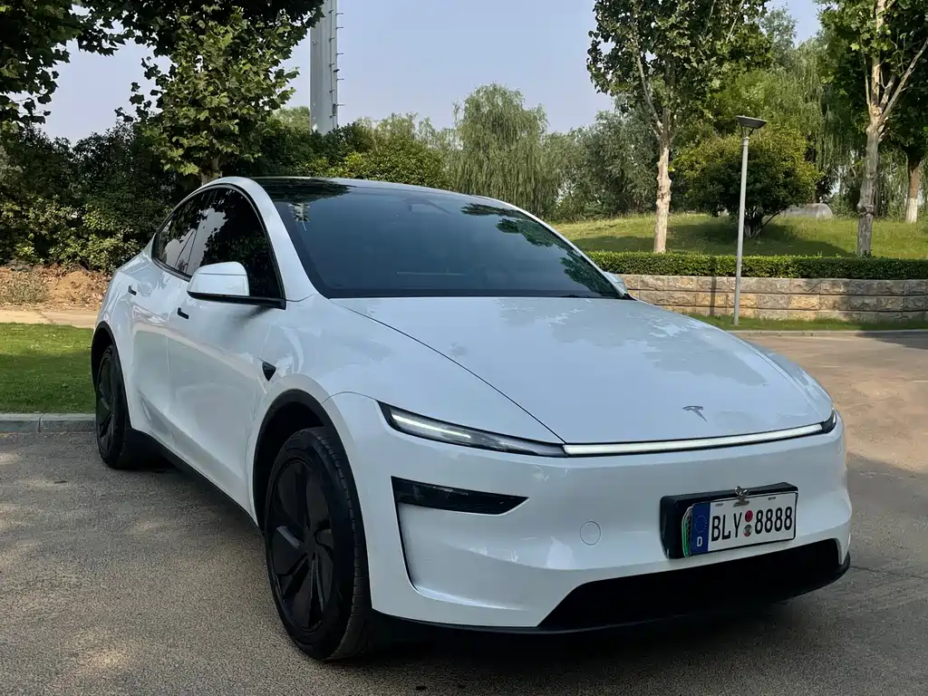Tesla Model Y 2026 Long Range RWD Drive Dynamic Edition