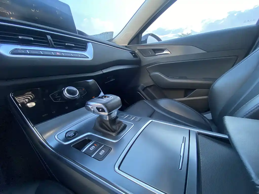 Hongqi Hongqi H5 — миниатюра 20