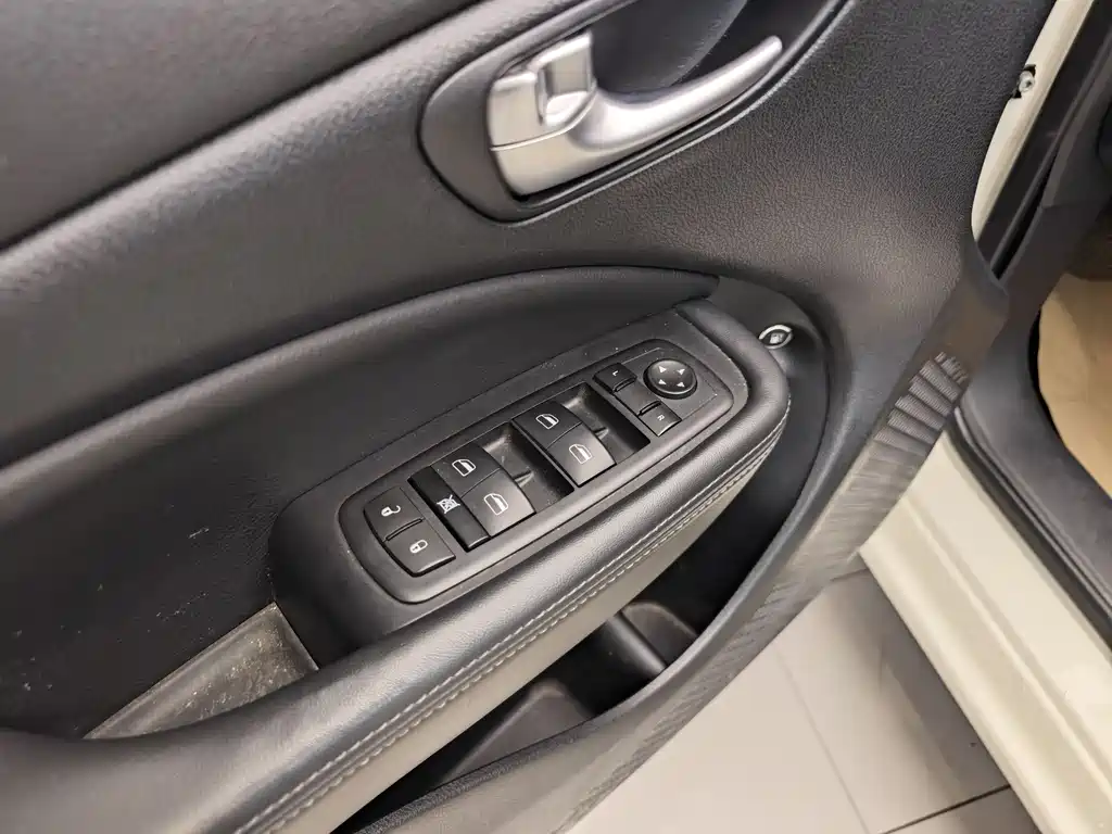 Fiat Viaggio 2015 1.4T AT Enjoy