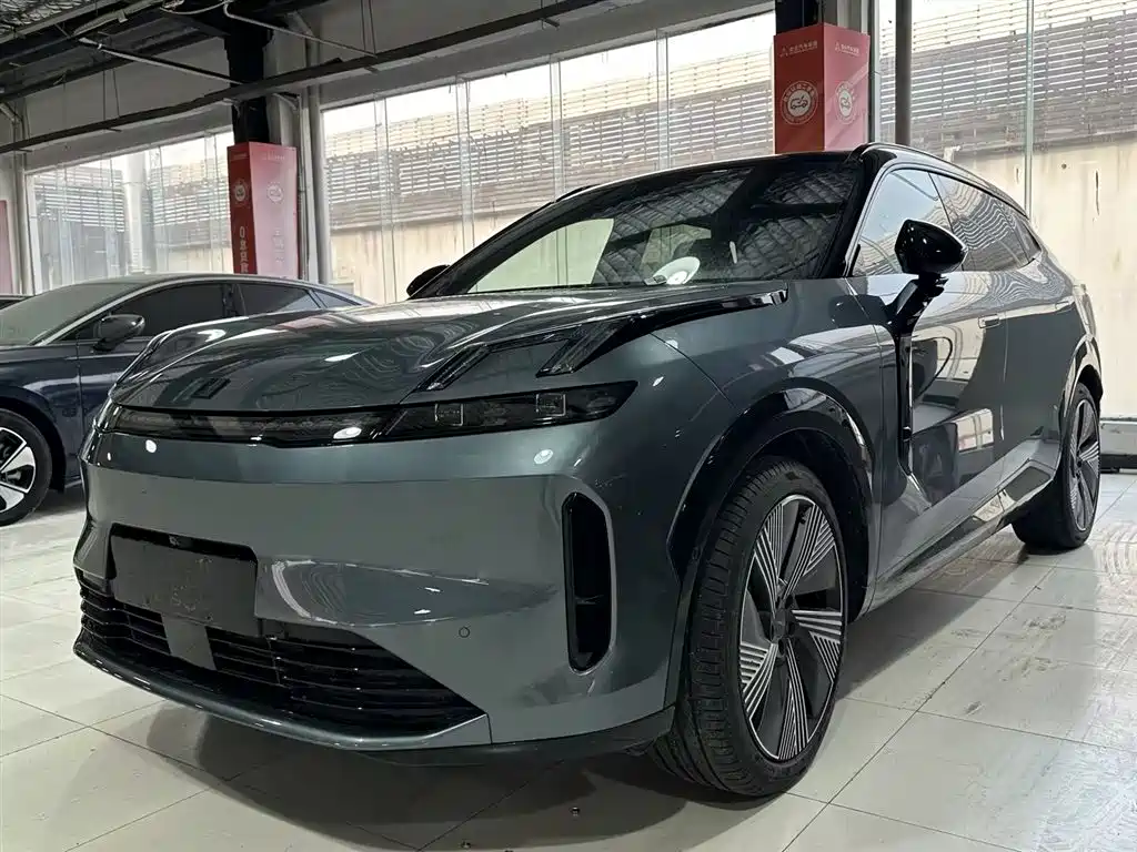 Lynk & Co 08 EM-P 2025