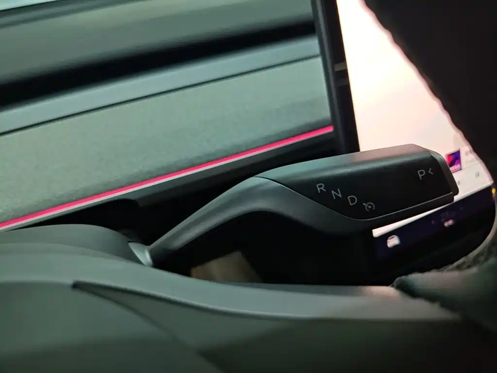 Tesla Model Y — миниатюра 14