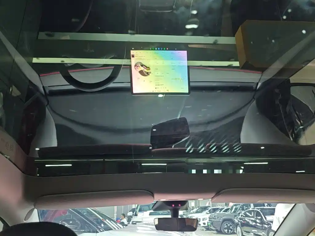 Tesla Model Y — миниатюра 18
