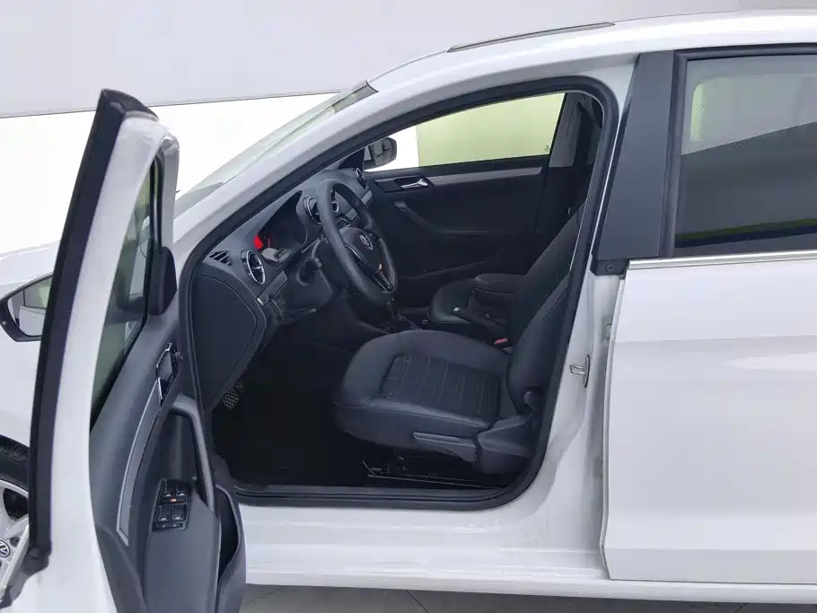 Volkswagen Jetta — миниатюра 8