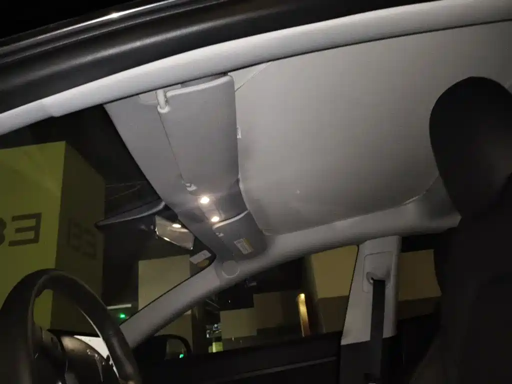 Tesla Model 3 — миниатюра 14
