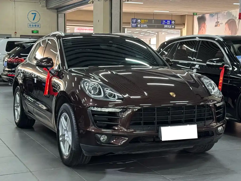 PORSCHE MACAN