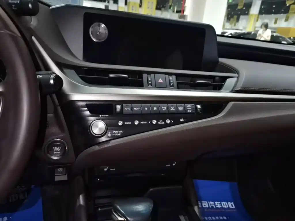 Lexus ES — миниатюра 13