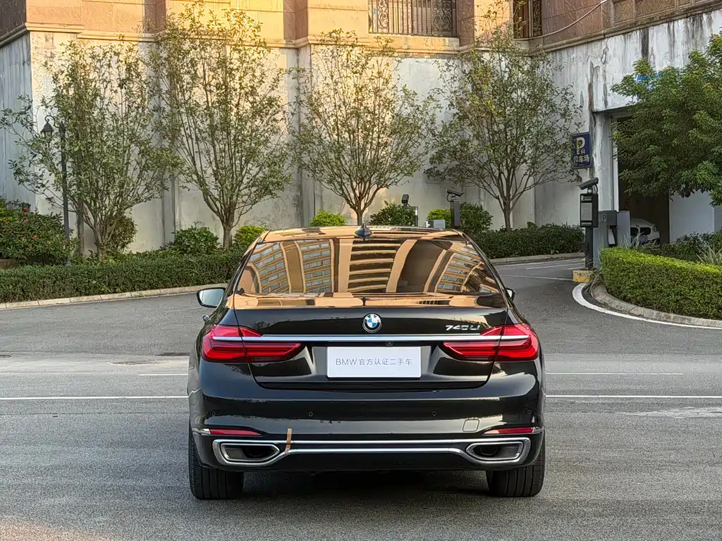 BMW 7 Series — миниатюра 4