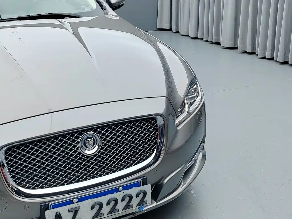 Jaguar XJ — миниатюра 7