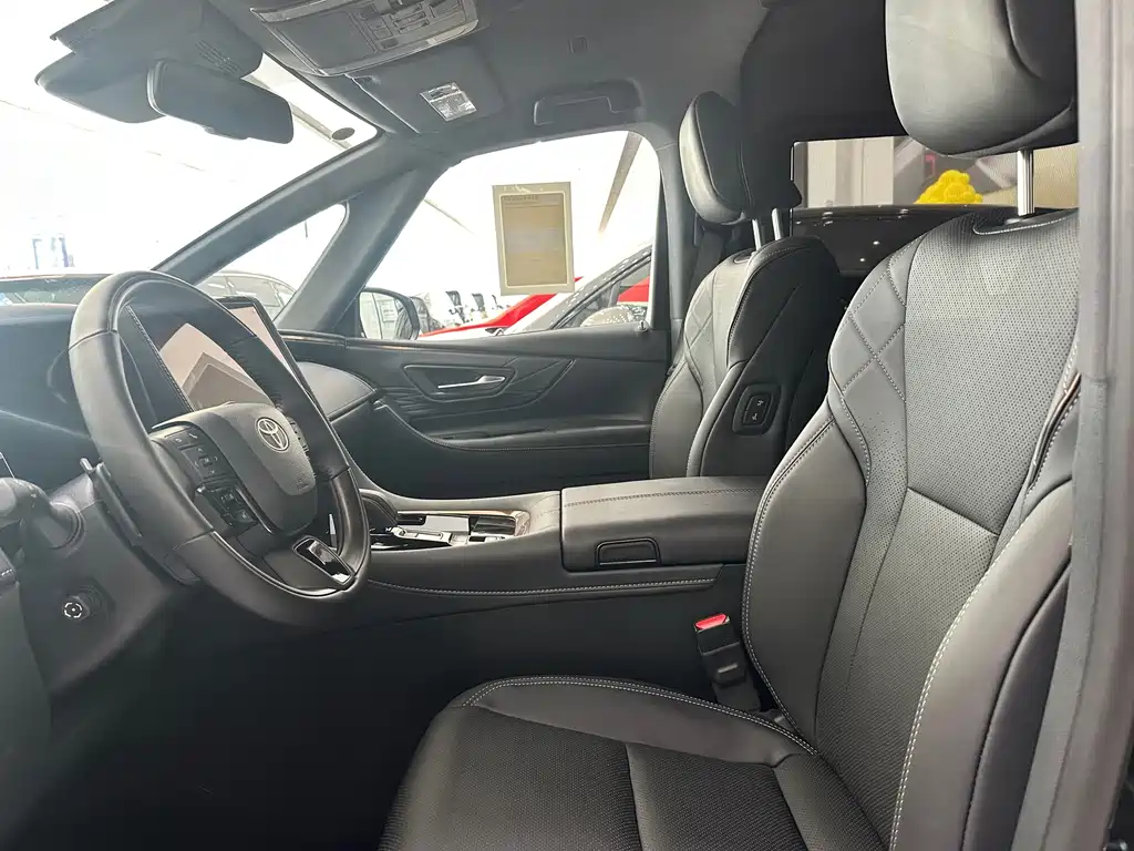Toyota Alphard — миниатюра 5