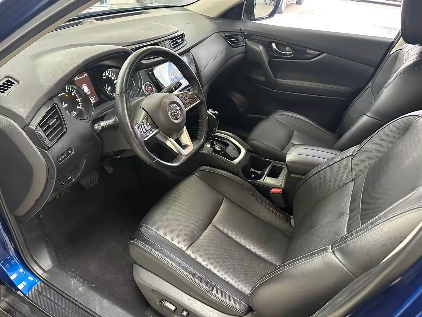 Nissan X-Trail 2.0 л 2021 г. Голубой, пробег 20000 км