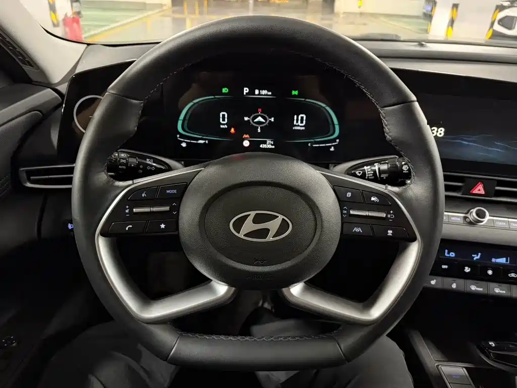 Hyundai Elantra — миниатюра 7