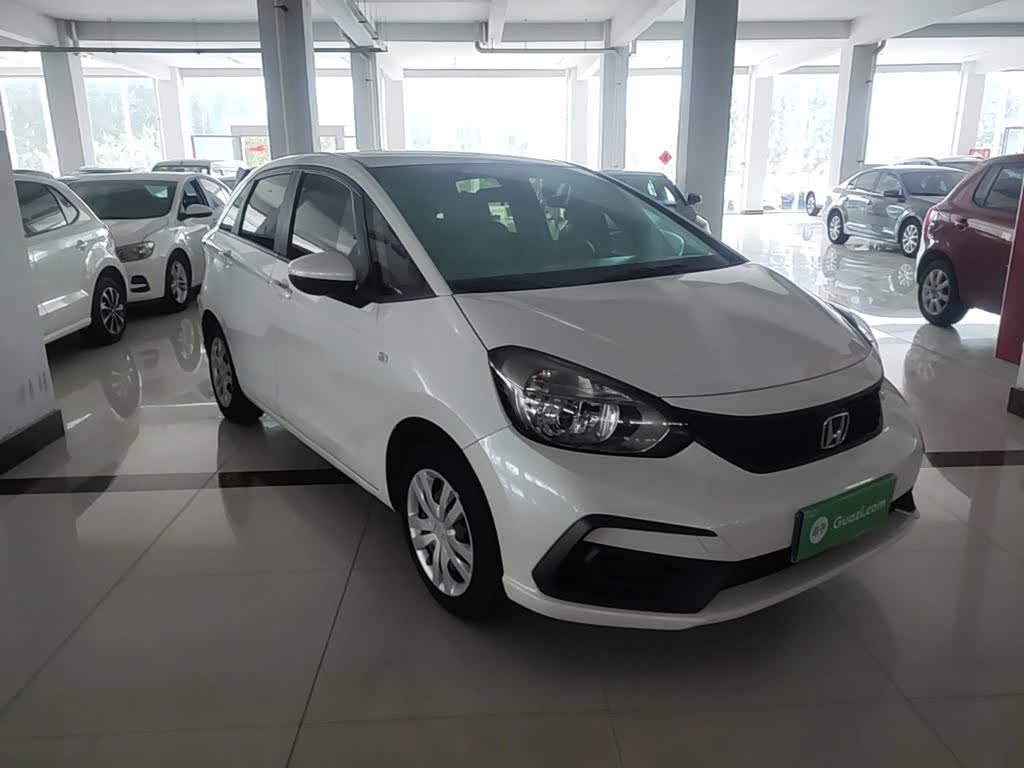 Honda Fit 1.5 л 2024 г. Белый, пробег 35700 км