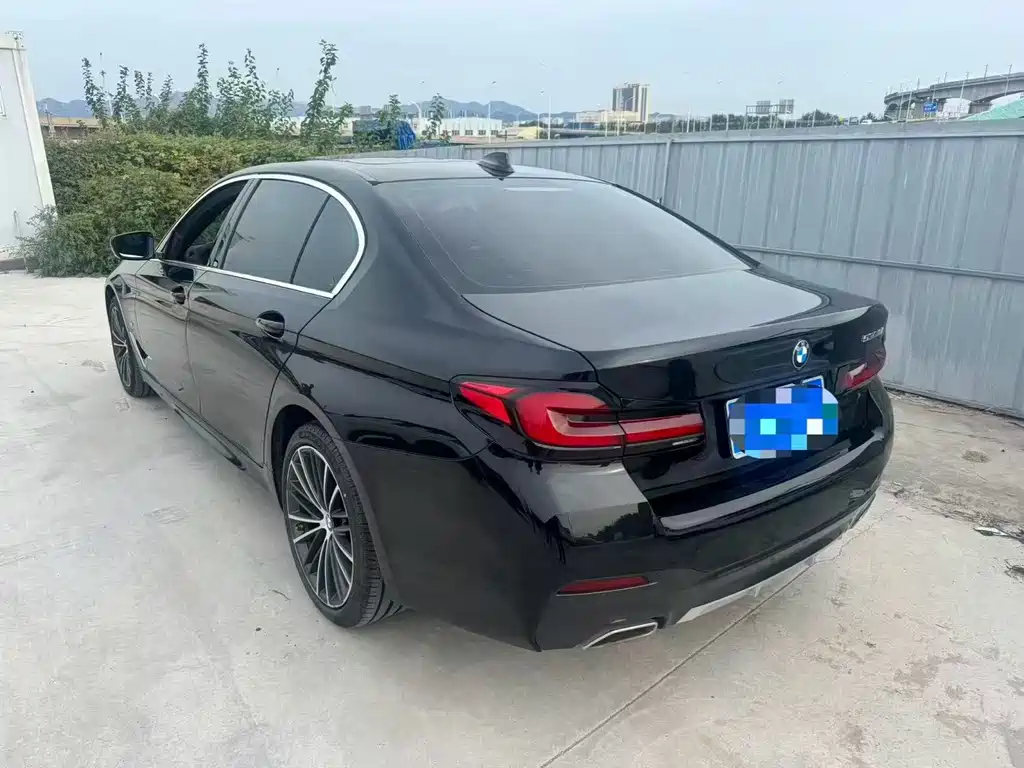 BMW 5 Series — миниатюра 3