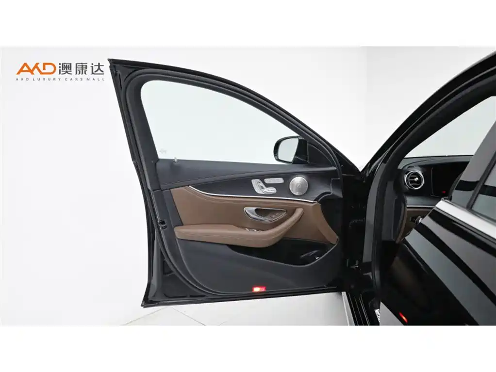 Mercedes-Benz E-Class — миниатюра 10