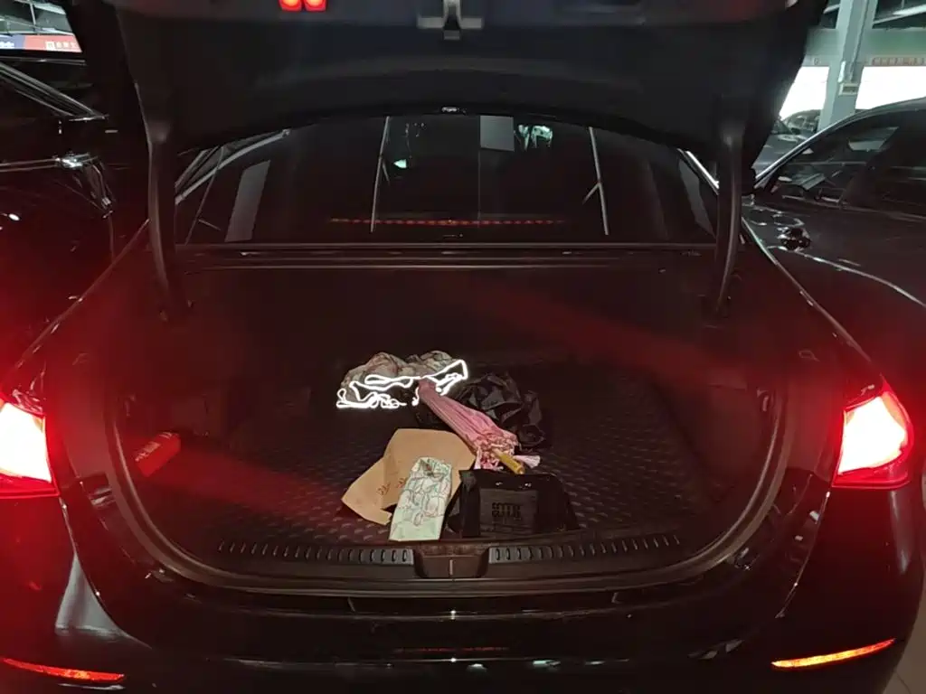 Mercedes-Benz E-Class — миниатюра 19