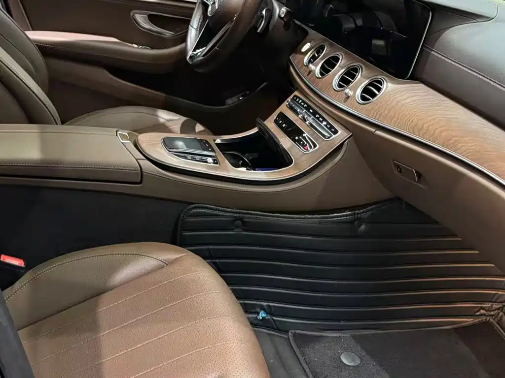 Mercedes-Benz E-Class — миниатюра 4