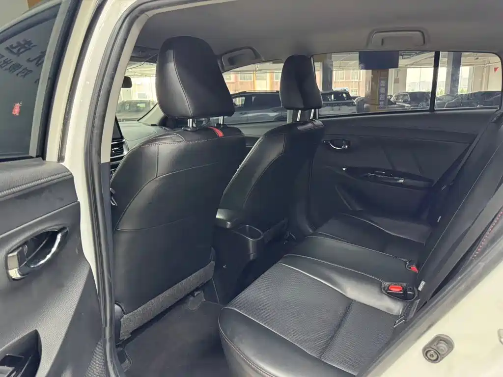 Toyota Yaris L — миниатюра 10