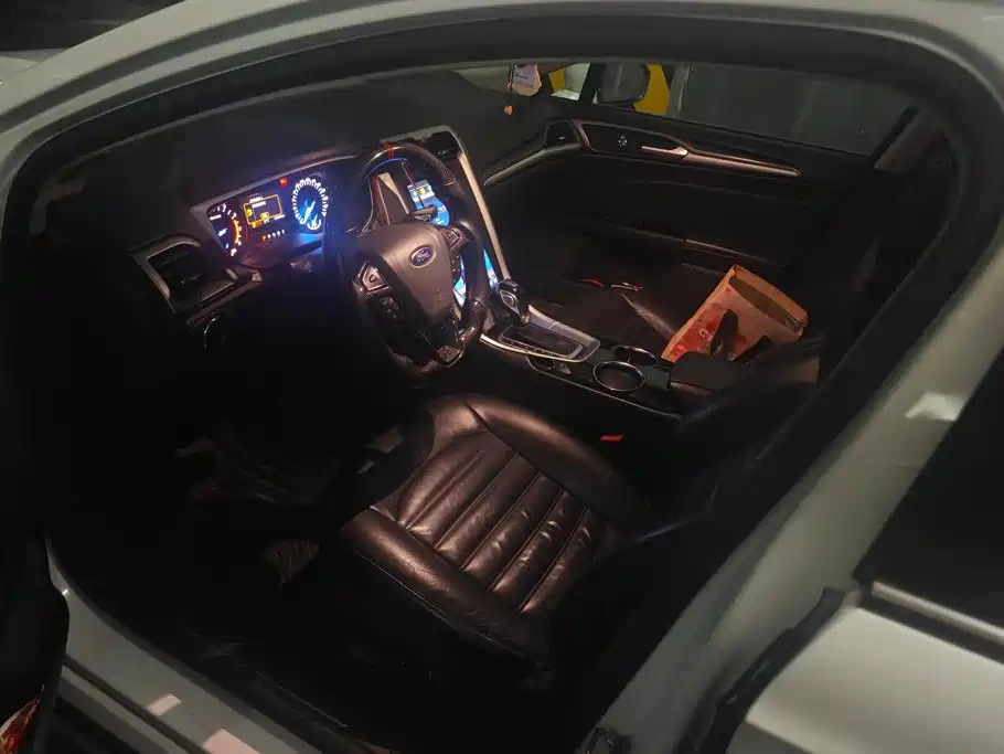 Ford Mondeo — миниатюра 9