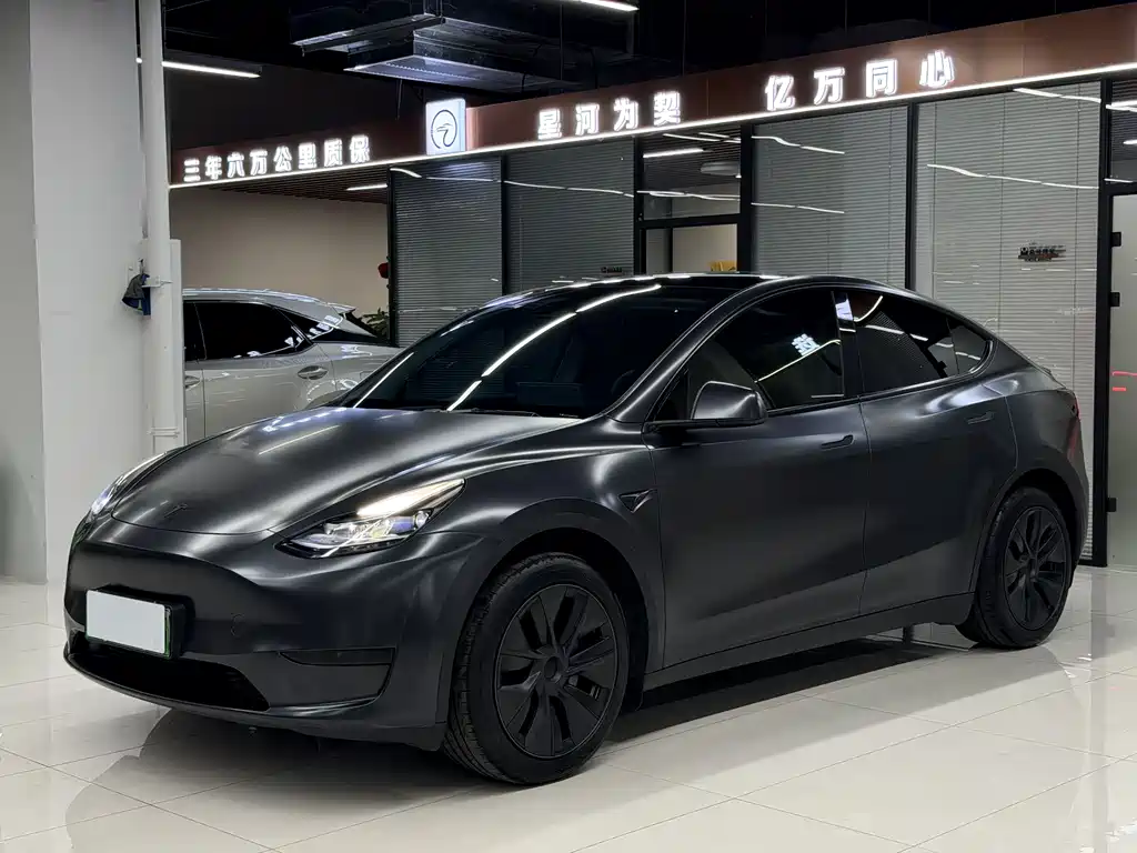 Tesla Model Y 2024 RWD Drive Dynamic Edition
