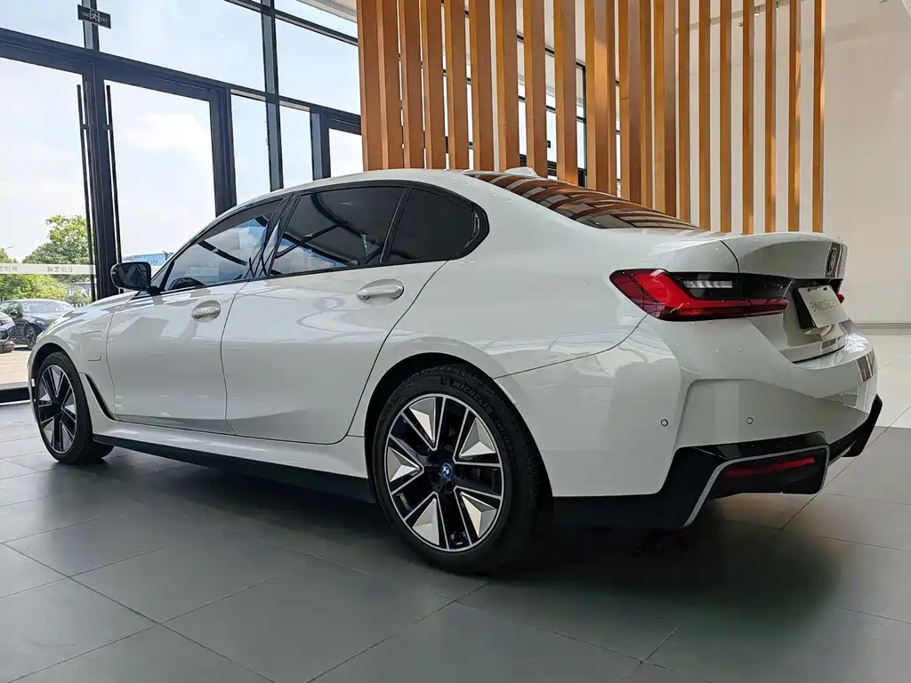 BMW i3 — миниатюра 16