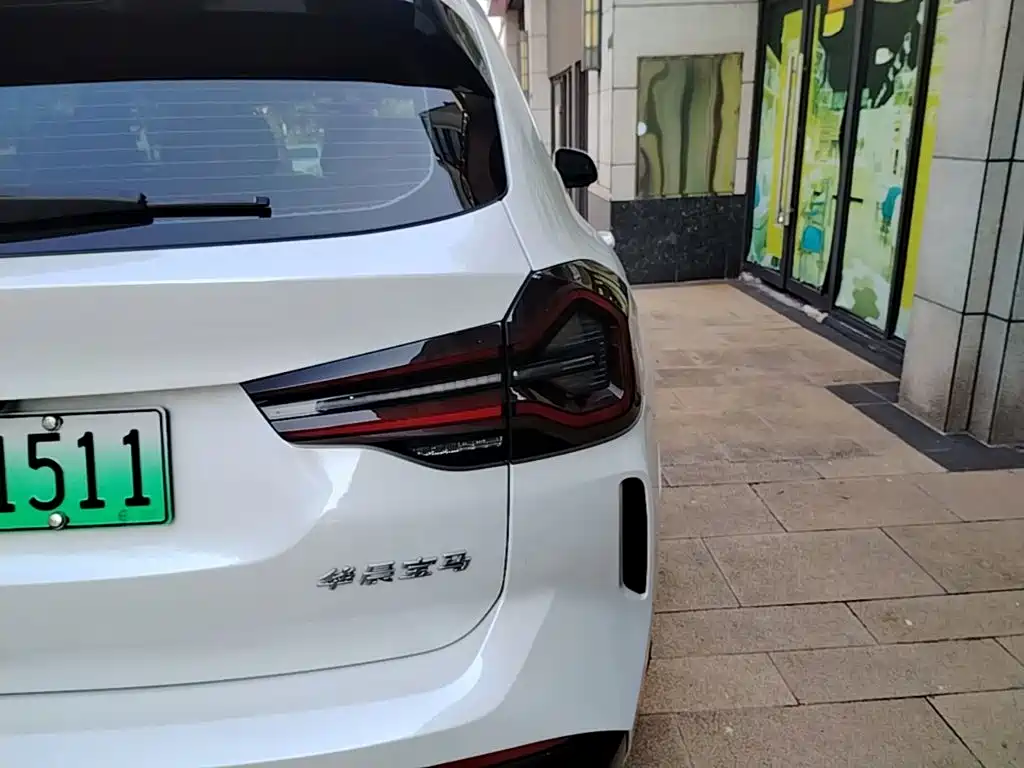 BMW iX3 — миниатюра 8