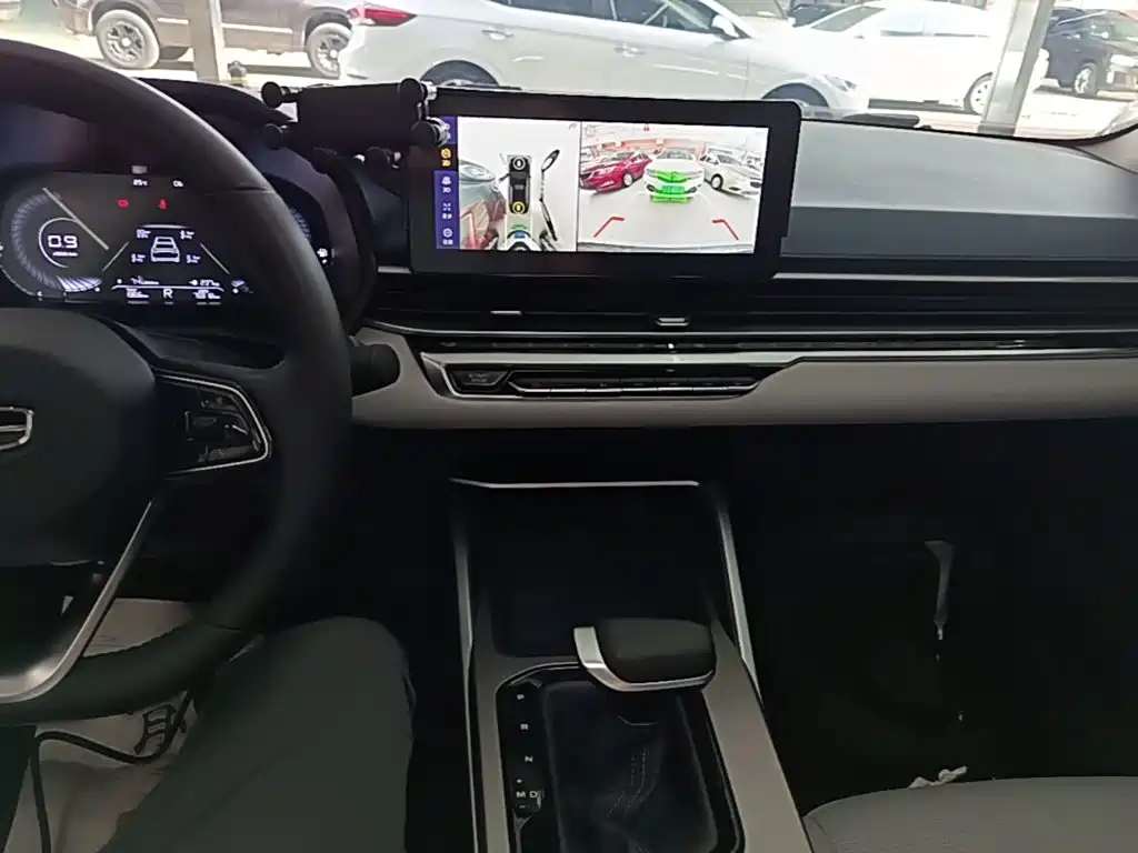 Geely Emgrand — миниатюра 13