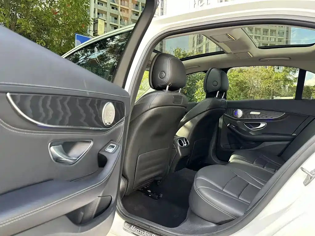 Mercedes-Benz C-Class — миниатюра 6