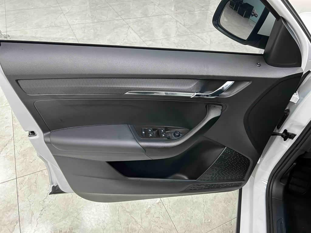 Skoda Kamiq 1.5 л 2024 г. Белый, пробег 3600 км