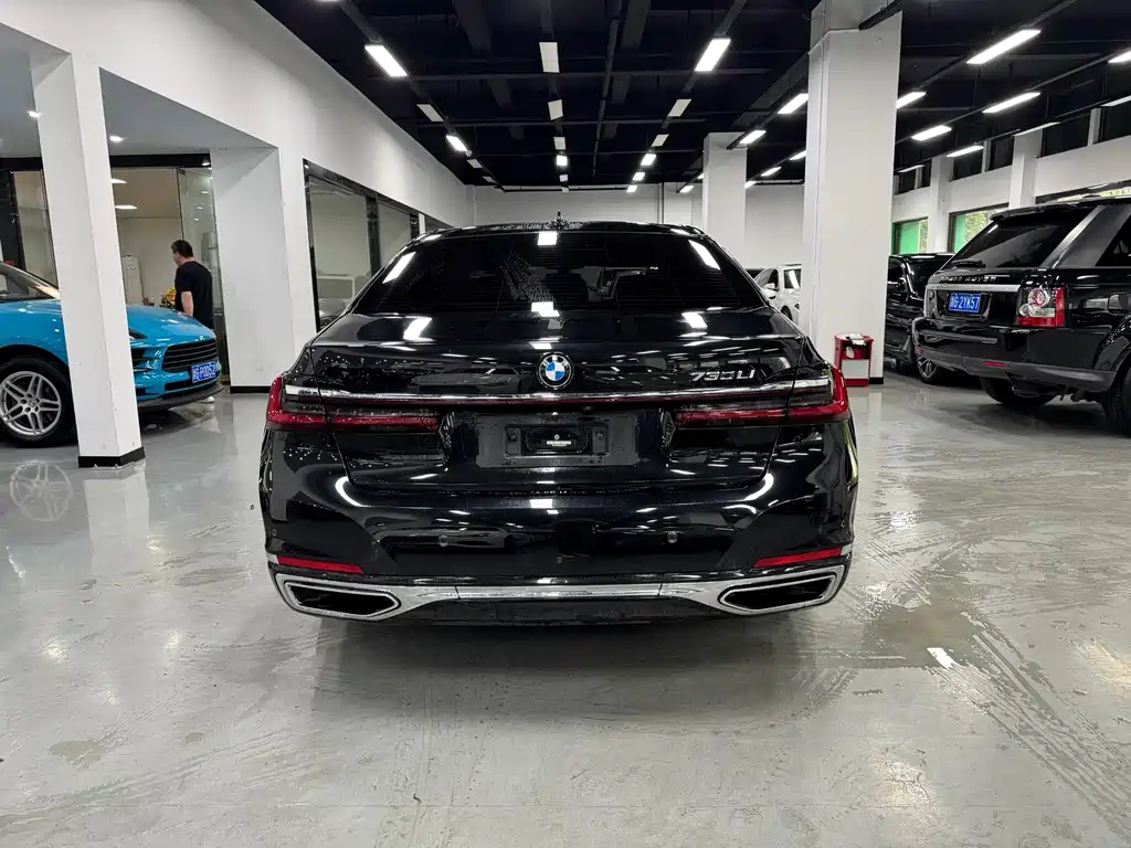 BMW 7 Series — миниатюра 8