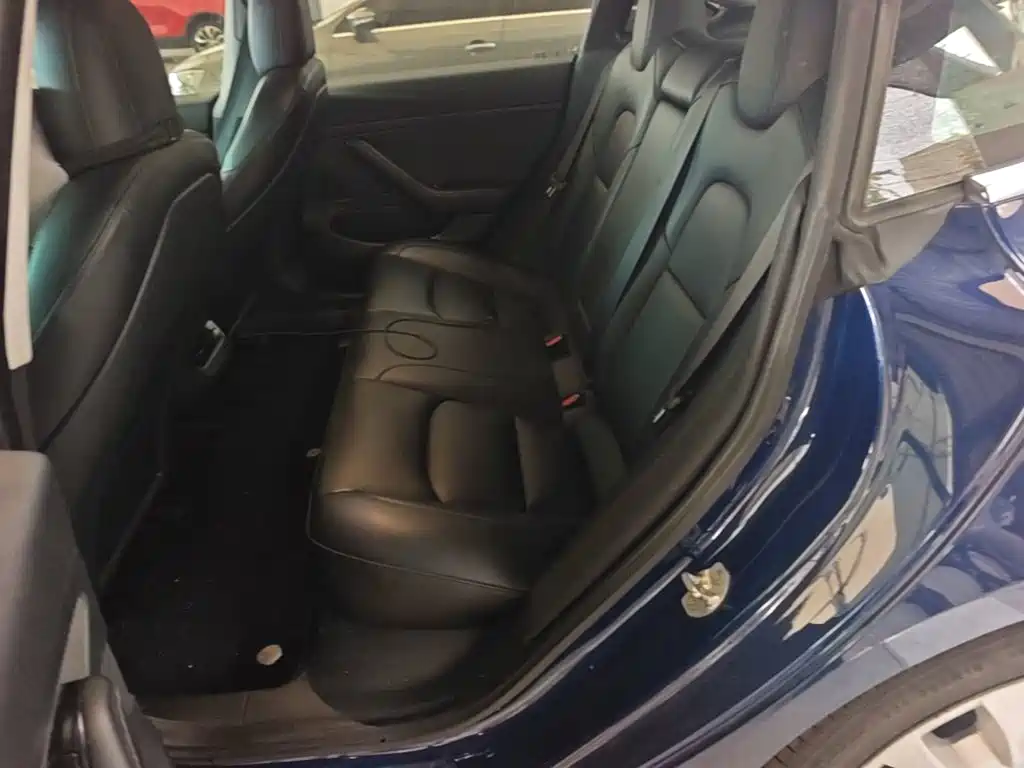 Tesla Model 3 — миниатюра 17
