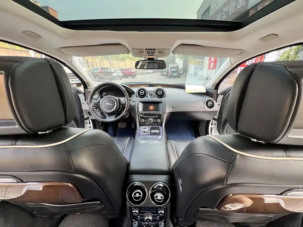 Jaguar XJ — миниатюра 16